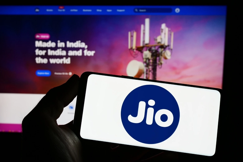 Jio afiliate program displays in phone and Monitor Screen 